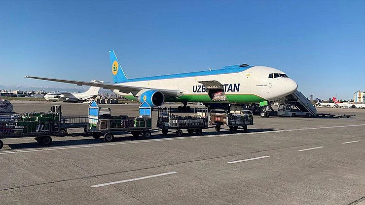 Deprem bölgesi için yurt dışından destekler devam ediyor! Özbekistan'dan bölge halkı için 170 ton insani yardım!