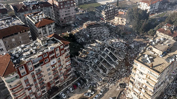 Deprem uzmanı acil uyardı: Boynunuza düdük, yanınıza su alıp yatın! Bu bölgede 6 üzeri depremlerin hepsi gecikti