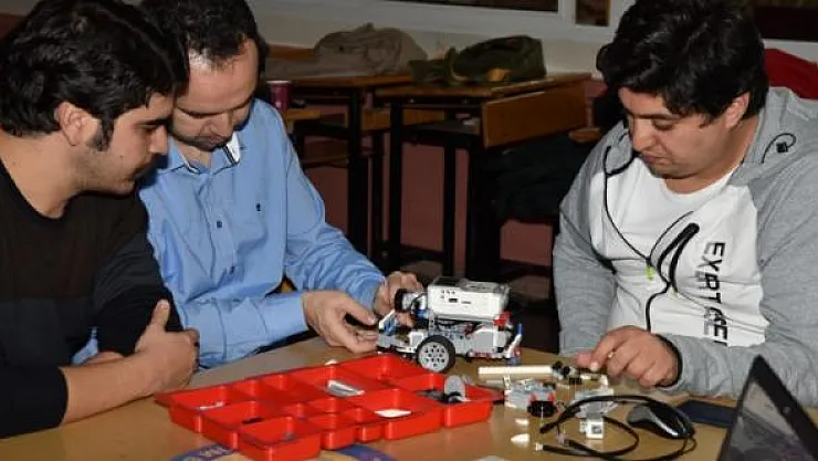 Diğer öğretmenler gibi bilişim öğretmenleri de mağdur ediliyor!