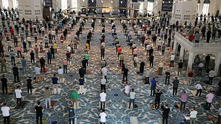 Diyanet duyurdu! Kurban Bayramı namazı saatleri il il açıklandı!