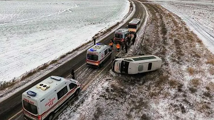 Diyarbakır Çermik'te öğrenci servisi şarampolden aşağı düştü. Çok sayıda yaralı var !