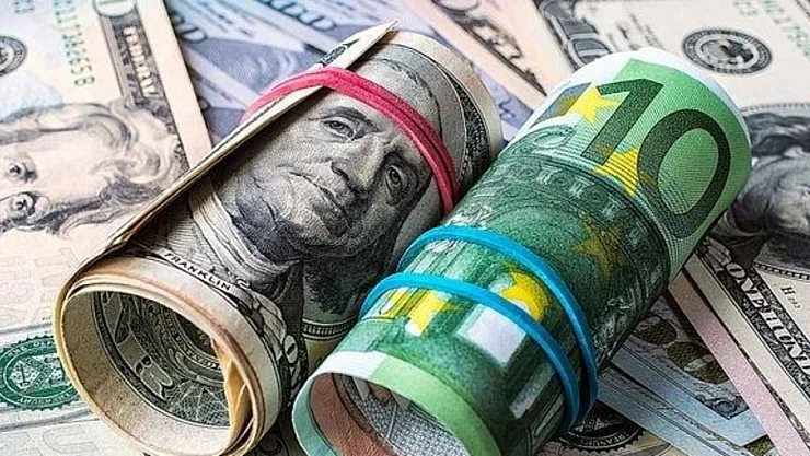 Dolar 40 TL'yi aştı, Euro'da dalgalı seyir devam ediyor