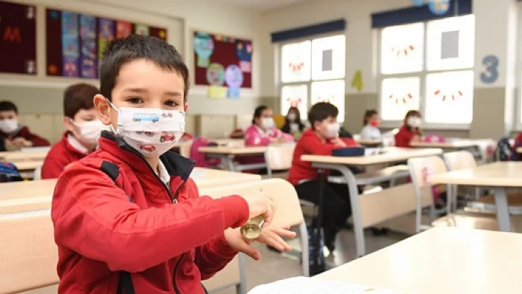 Duyuru yapıldı, 18 gün sonra yüz yüze eğitime 9 gün ara verilecek! MEB kararını duyurdu: Okulların tatil tarihleri paylaşıldı