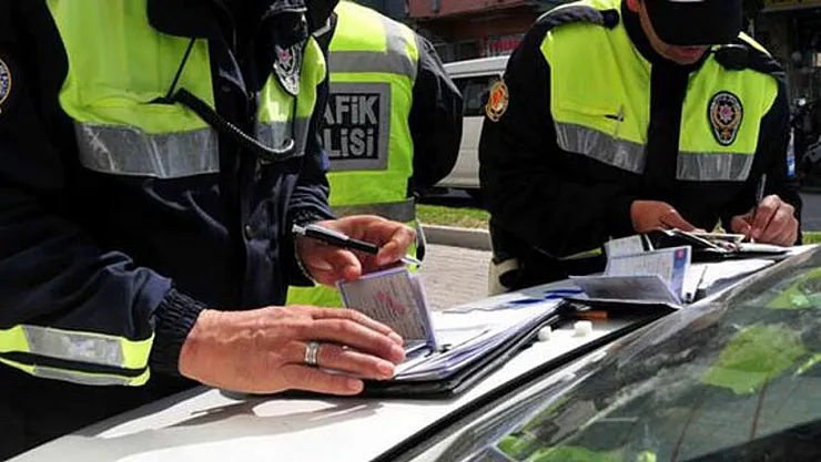 Ehliyet Kimlikte Ama Ceza Kapıda: Binlerce Sürücü Şaşkınlık Yaşıyor