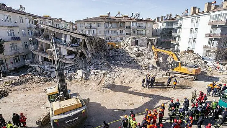 Elazığ ve Malatya'da yıkılan binalara soruşturma açıldı!