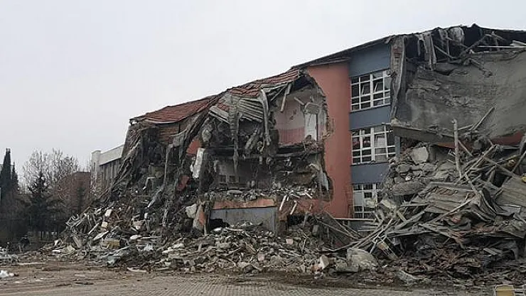 Elazığ'da yıkılan binalara soruşturma! Ruhsat ve kroki planları istendi