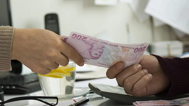 Emekli kartıyla bankaya gelene 8.250 TL verilecek! Promosyon ödemelerinde sınırlar aşıldı, en yüksek promosyon hangi bankada?