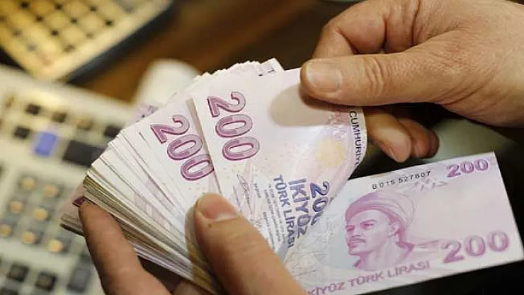 Emeklilere Bayramlarda Bin TL İkramiye Düzenlemesinin Olduğu Torba Tasarı Kanunlaştı