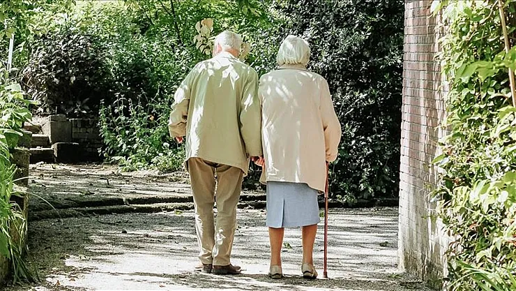 Emeklilere iki ödeme birden veriliyor! Geri ödemesiz, karşılıksız nakit desteği için...