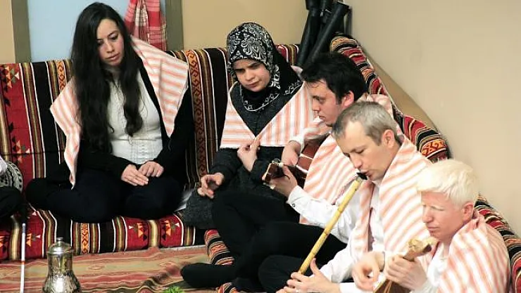 Engelli müzik grubu öğrencileri hamam kültürünü yaşadı