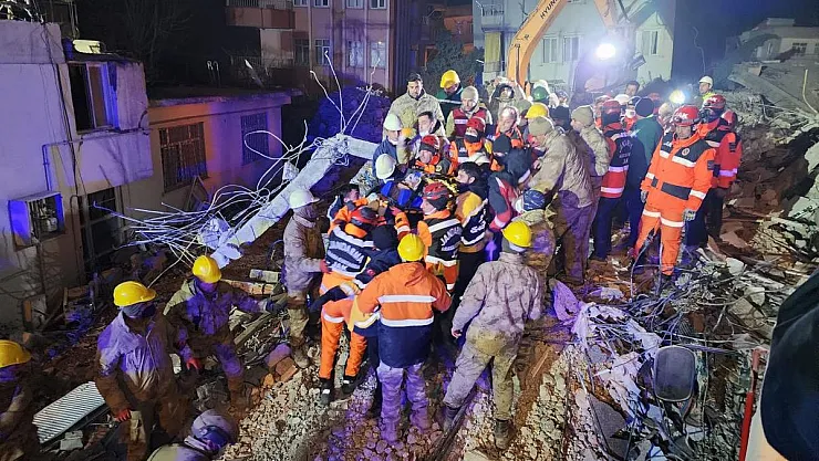 Enkaz altında mucize günleri başladı! Umutlar yeniden yeşerdi! Tarihe geçen enkazda en uzun süre yaşayanların hikayeleri…