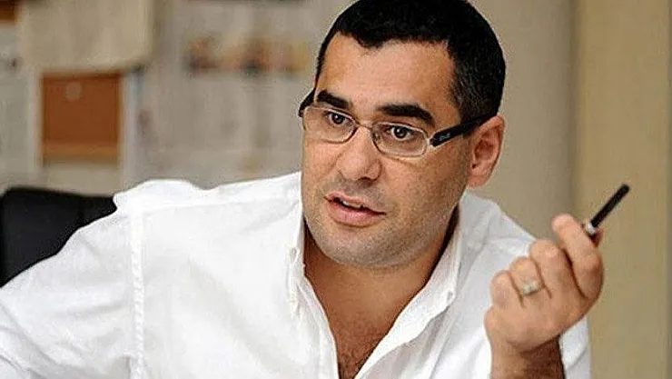 Enver Aysever paylaştığı bir karikatür nedeniyle gözaltına alındı!