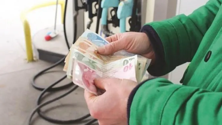 EPGİS duyurdu: Benzinde pompa fiyatlarında bu geceden itibaren indirim yapılacak!
