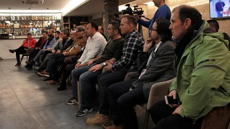 Eski milli futbolcu Tanju Çolak Kosovalı sporseverlerle buluştu