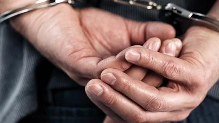 Evlerinden Sarı Yelek Çıkan 13 Öğretmenin Tutuklandığı Açıklandı!