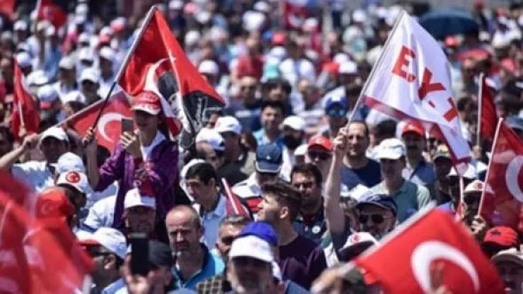 EYT Yasası İçin Komisyonda 3 Teklif! Emeklilikte Yaşa Takılanlar için Meclise yasa teklifi