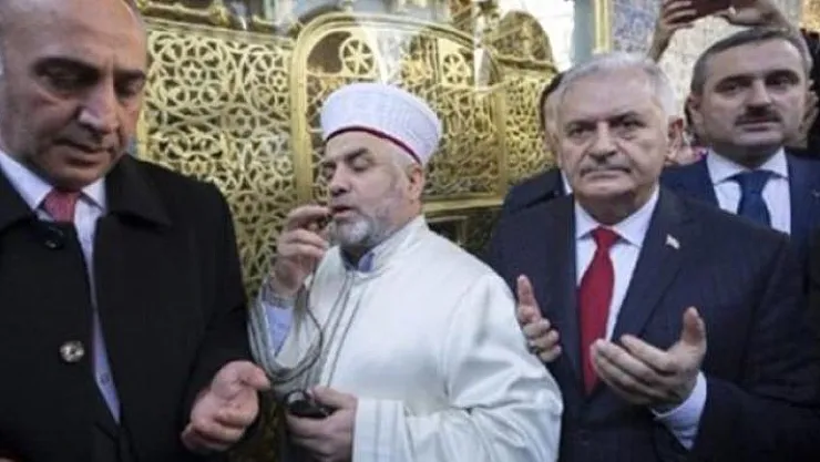 Eyüp Sultan Camii İmamı Metin Çakar, Binali Yıldırım için oy istedi