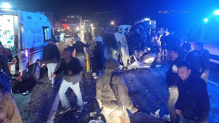 Facia Gibi Kaza! 6'sı Ağır Çok Sayıda Yaralı Var