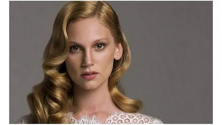 Farah Zeynep Abdullah kendisine küfür eden takipçisine küfürle cevap verdi!
