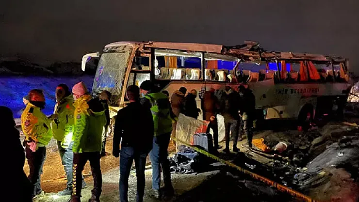 Felaket kaza! Full dolu yolcu otobüsü şarampole devrildi! Ölüler ve yaralılar var!