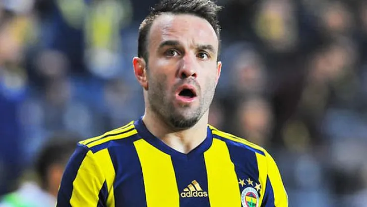 Fenerbahçe Başkanı Ali Koç, Mathieu Valbuena'nın sözleşmesini uzatıyor