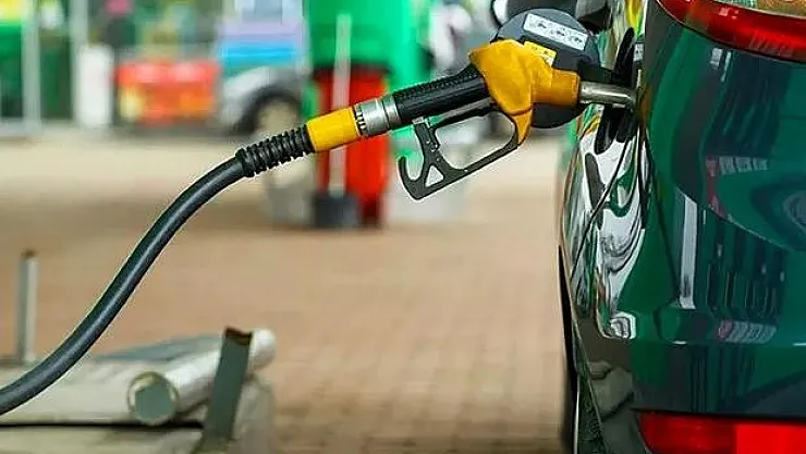 Fiyatlara müdahale edildi! Benzin motorin ve LPG'ye dev indirim yapıldı: Az önce resmen duyuruldu
