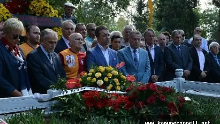 Galatasaray'da Efsane Futbolcu Metin Oktay Anıldı