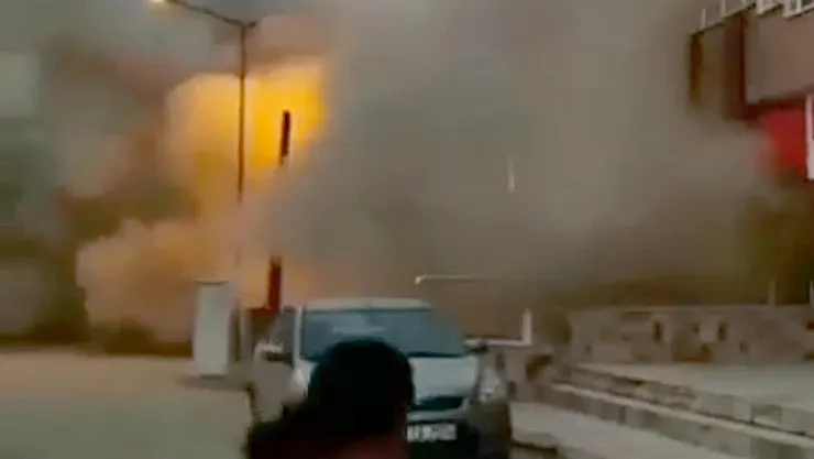 Gaziantep'te Depremde Hasar Gören Bina Yıkım Sırasında Çöktü