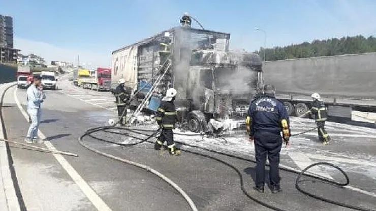 Gaziantep'te iplik yüklü tır yandı!