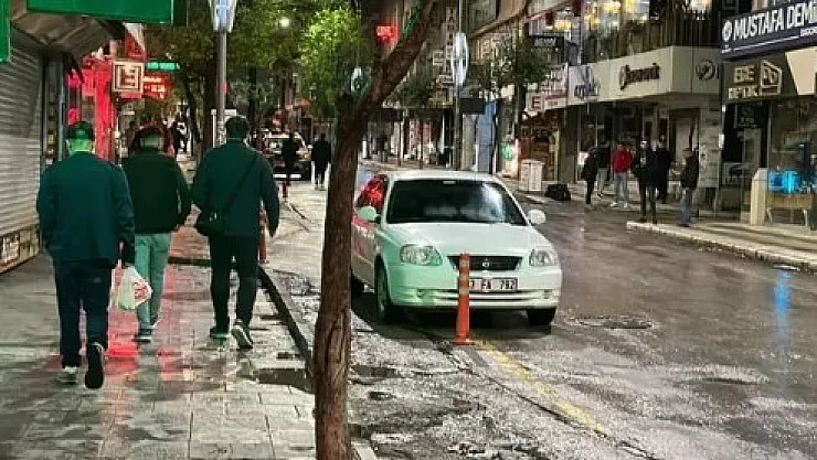 Gece yarısı Elazığ'da büyük deprem! Çevre iller de hissetti! AFAD açıkladı