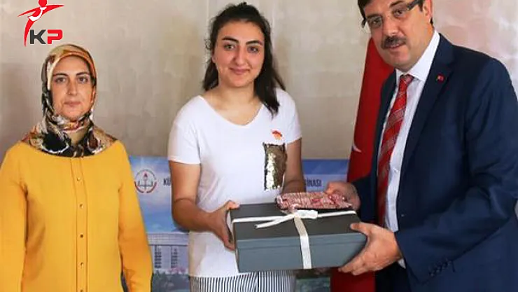 Gerçek Ortaya Çıktı, Kendisi Hala Tıp Fakültesini Kazandığını İddia Etti