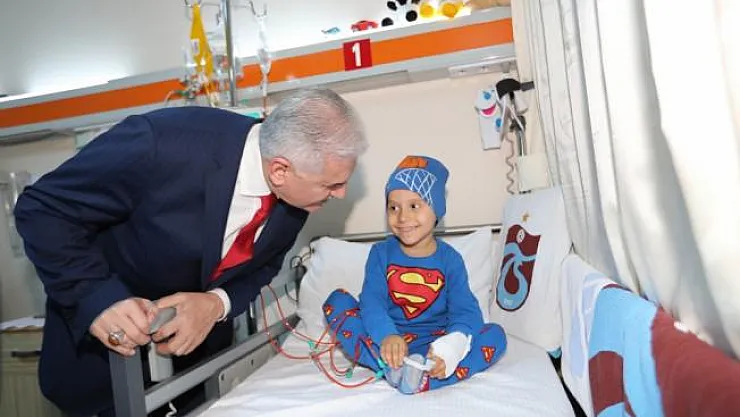 GÜNCELLEME - Binali Yıldırım, kanser tedavisi gören çocukları ziyaret etti
