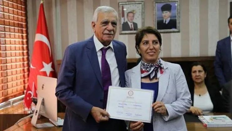 Günlerce Tartışılmıştı ! Ahmet Türk Mazbatasını Aldı