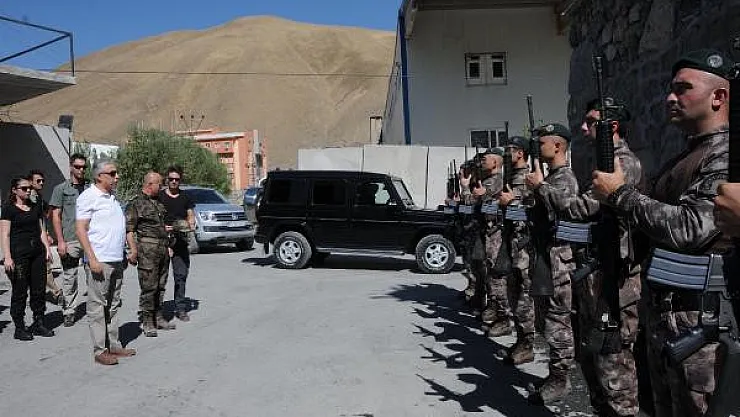 Hakkari Valisi Toprak: 'Şehit polisin kanı yerde kalmadı'