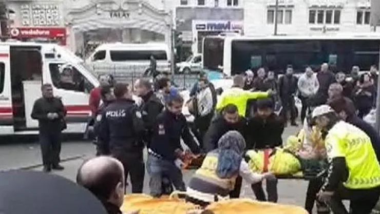 Halk Otobüsü Yayalara Çarptı ! Çok Sayıda Yaralı Var