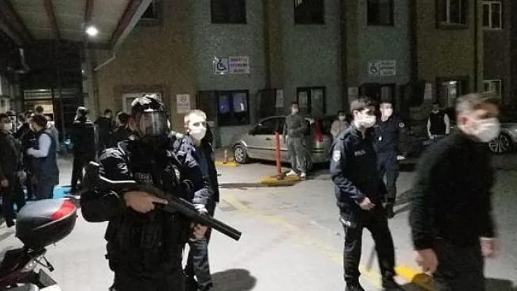 Hamile bir kadını tekmelediği belirtilen muhtar hastanede güvenlik güçlerine saldırdı!