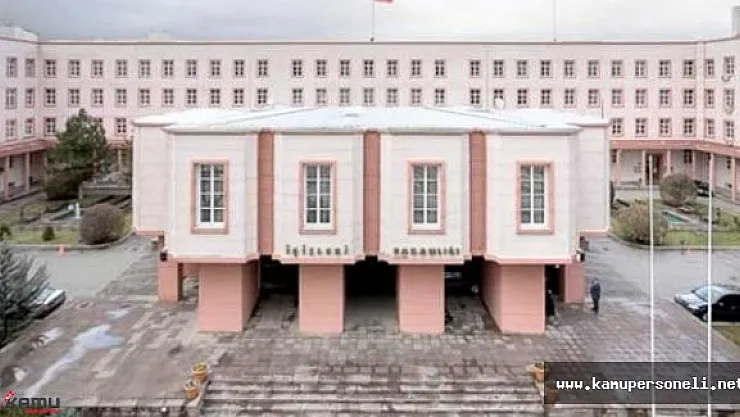 Hangi Valiler Merkeze Alındı? Peki Merkez Valisi Ne İş Yapar?