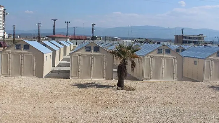 Hatay'da kurulan çadır kentte bir ilk yaşandı! Elektrik doğal yollardan üretilmeye başlandı! Kendi elektriğini üreten çadırların içi paylaşıldı!