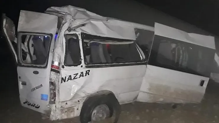 Hatay'da tarım işçilerini taşıyan minibüs kaza yaptı- 12 yaralı