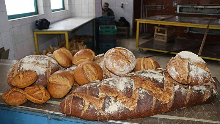 Herkes Bu Ekmeği Konuşuyor! 15 Kiloluk Balina Ekmek Kapış Kapış Gidiyor
