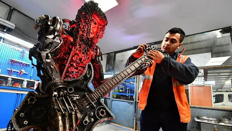 Hurdaları sanat eserine çevirdiler