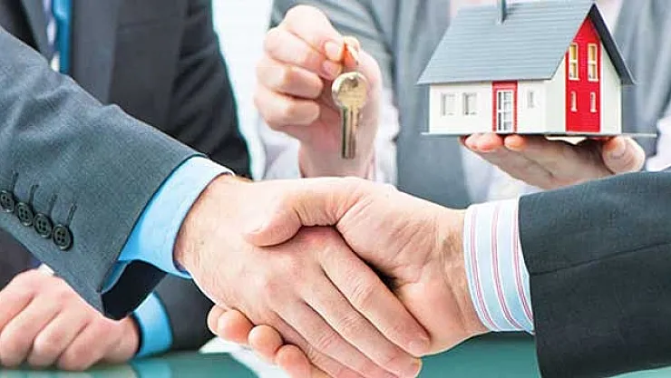 İki mağaza satışa kondu, piyasa değerinin yarısına satışa çıktığı hemen anlaşıldı üstelik birinde depo bile var!