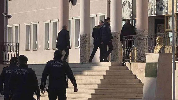 İlkokulda iğrenç iddia: Tayt giyin de gelin okula! Öğretmen gözaltına alındı