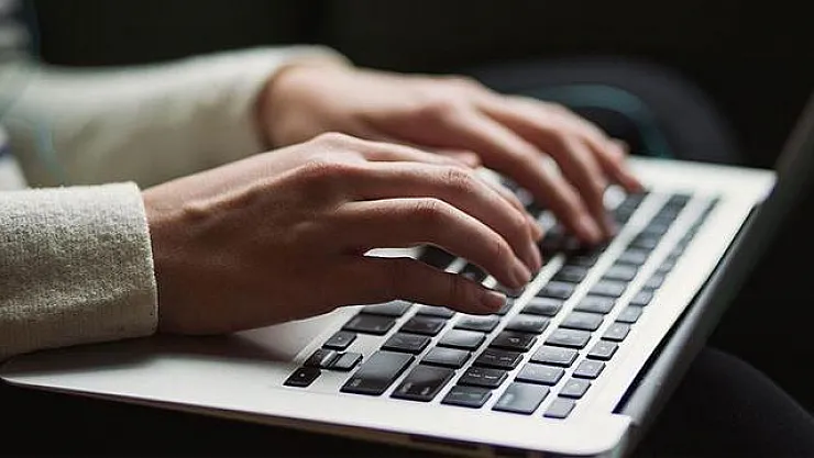 İnternet Medyası Düzenlemesi Komisyonda Kabul Edildi! Yanıltıcı Haber Yayanlara Ağır Cezalar Geliyor!