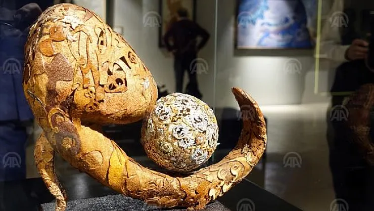 İranlı sanatçı Ahad Saadi'nin &quotKökler ve Değerler" temalı azarnegari sergisi açıldı