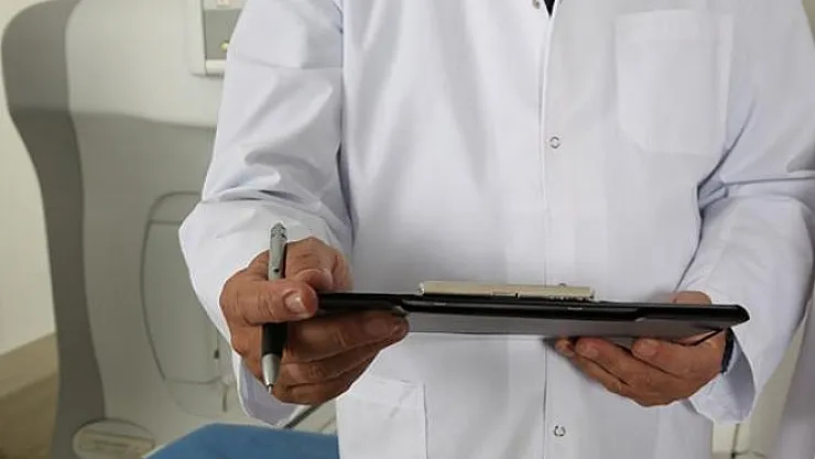 İş Kanunu'na göre sık sık doktor raporu alarak işe gelmeyen çalışan işten çıkarılabilir mi?