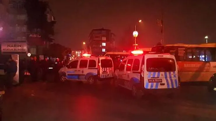 İstanbul Bakırköy'de Bomba Alarmı! Şüpheli Paket Fünye İle Patlatıldı