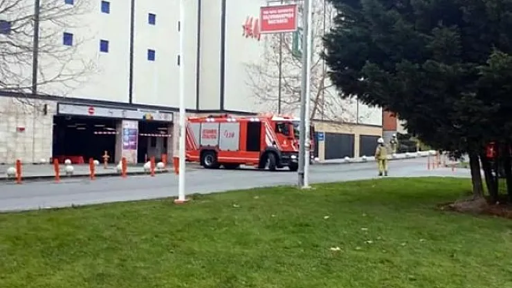 İstanbul Bayrampaşa'da bir AVM'de yangın paniği