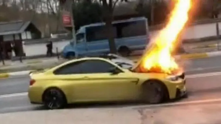 istanbul Sarıyer'de lüks bir otomobil alev alev yandı