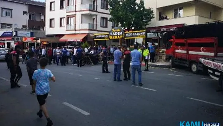 İstanbul Sultanbeyli'de Korkunç Kaza! Kamyon Vatandaşlara Çarparak Dükkana Daldı!
